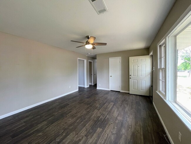 Photo - Your Snyder Sanctuary Awaits: 3 Beds, Big Yard & All the Modern Comforts You Crave!