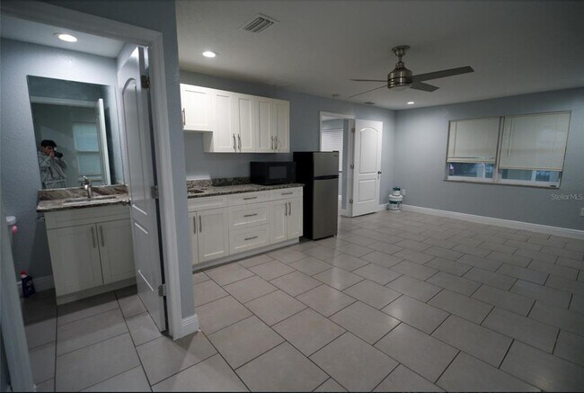 Photo - 907 W Humphrey St