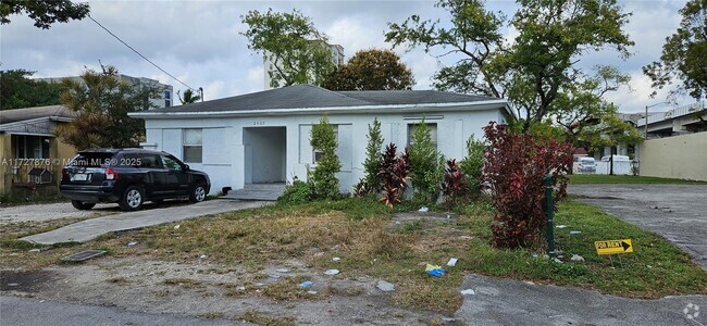 Building Photo - 2707 NW 50th St Unit 2 Rental