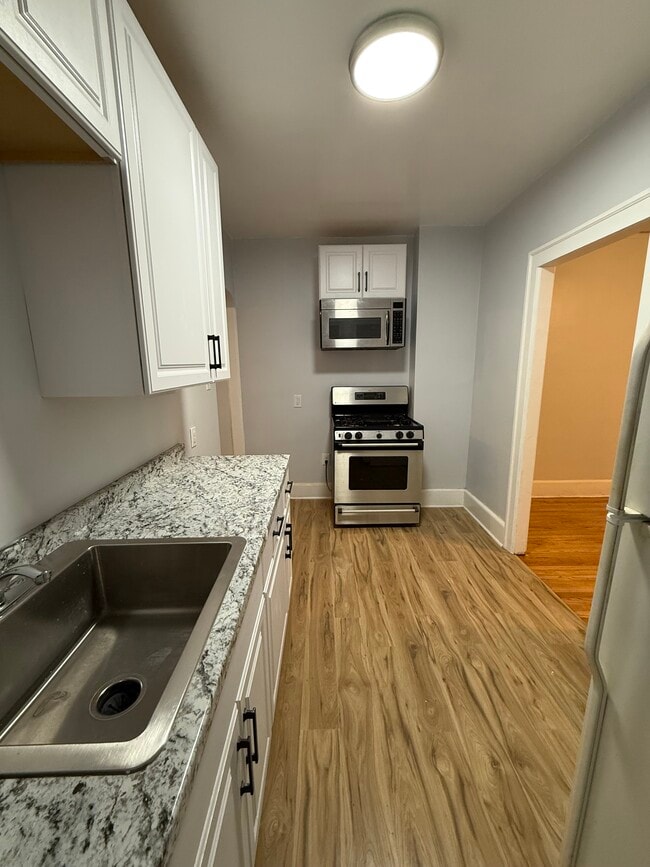 Photo - 914 Beaconsfield Ave Unit 1