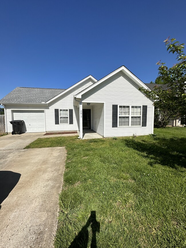 Building Photo - 2815 Elijah Dr