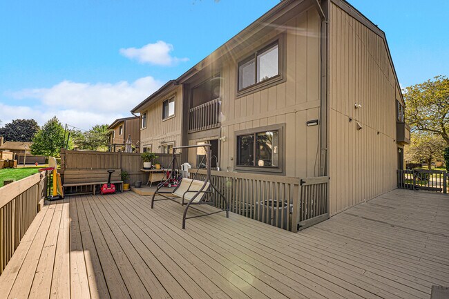 Photo - 782 Overland Ct