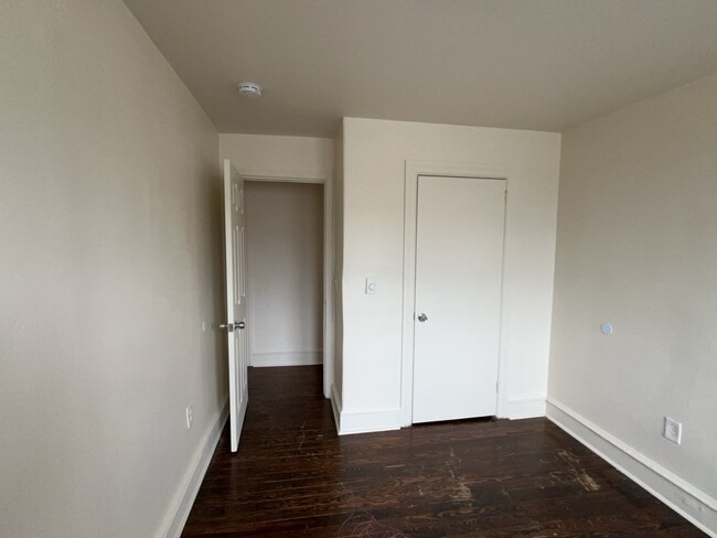 Building Photo - 532 DeKalb St Rental