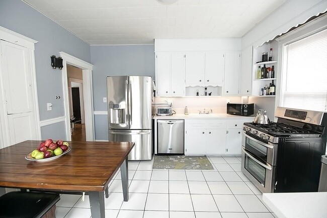 Building Photo - 54 County Rd Unit 2