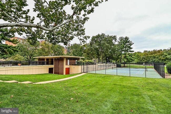 Building Photo - 1300 Army Navy Dr Unit 425