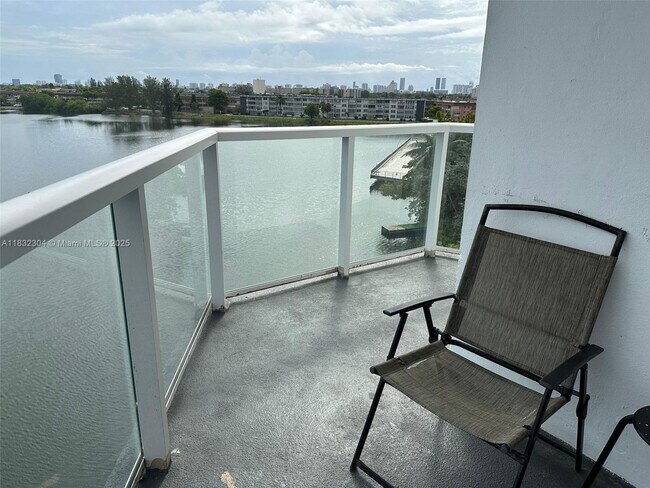 Photo - 1301 NE Miami Gardens Dr Unidad 506W Rental