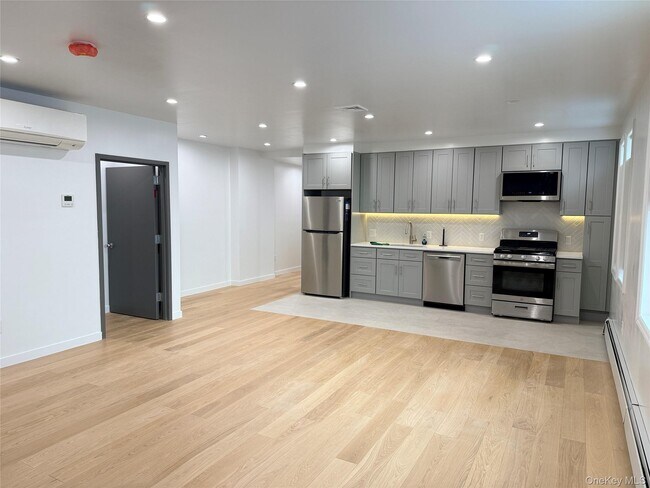 Photo - 48-23 44th St