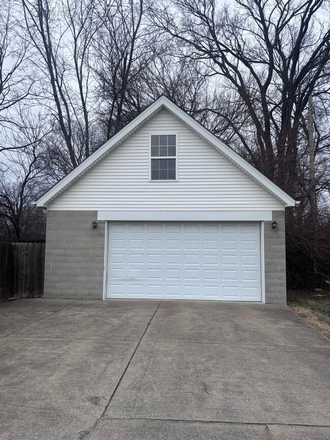 Photo - 2925 Bowman Ave