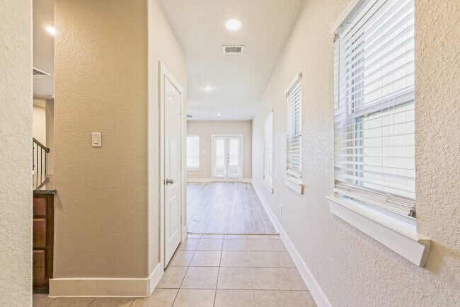 Photo - 1923 Jara Court