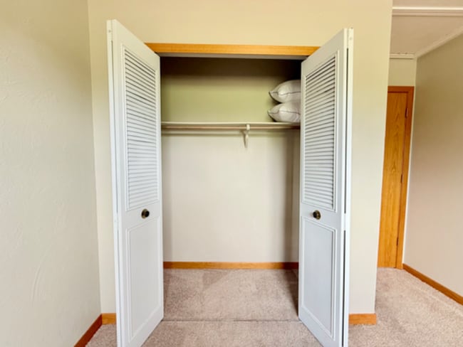 Photo - 301 W Mangrum Dr