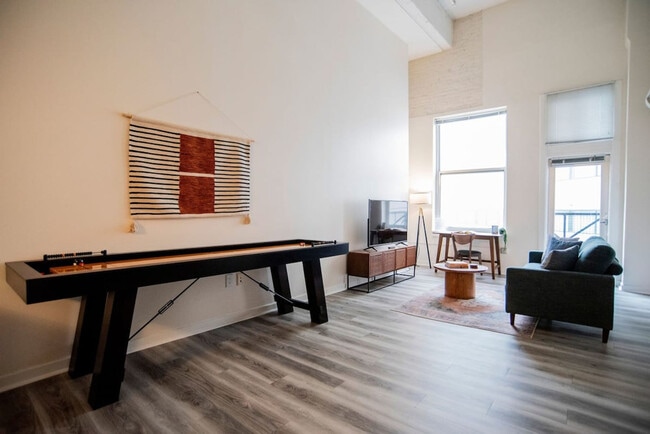 Photo - 125 W Market St Unit ID1014542P