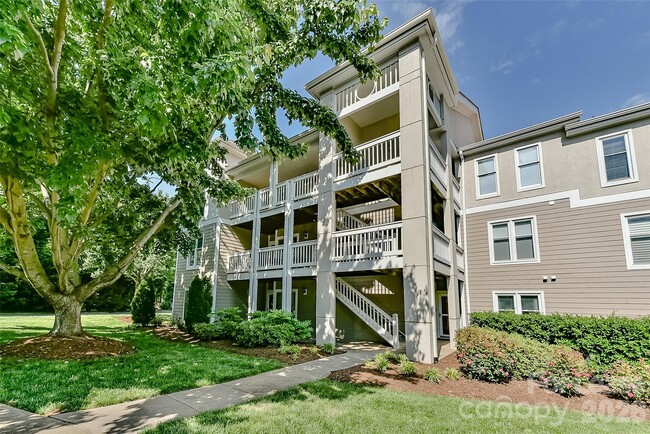 Photo - 18557 Vineyard Point Ln Unit 47
