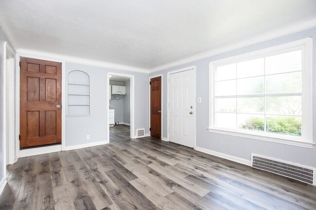 Building Photo - 3 BED 1.5 BATH BEAUTIFUL SINGLE FAMILY HOM... Rental