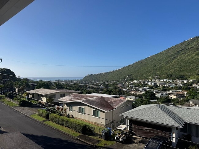 Building Photo - Aina Haina - Renovated 4 bedroom, 2 bath single family home