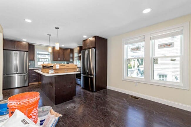 Building Photo - TUFTS 5 bed 5.5 bath - Available 6/1