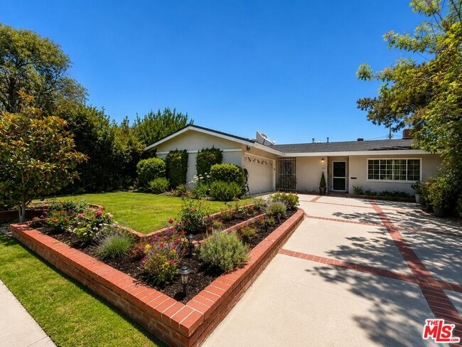 Building Photo - 6462 Franrivers Ave