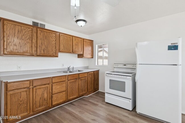 Building Photo - 2525 E Willetta St Unit A Rental