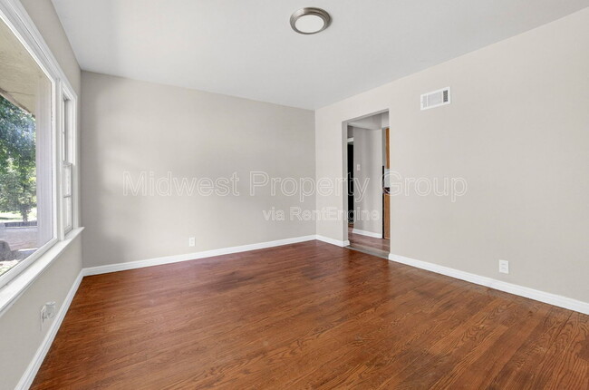 Photo - 10027 Lilac Ave