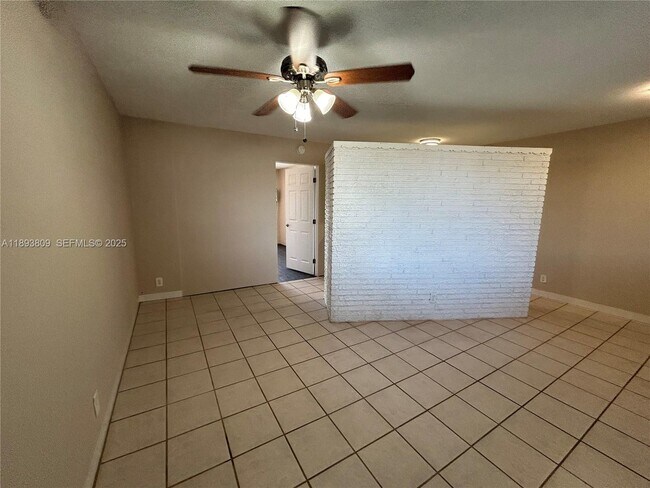 Photo - 3049 NW 9th Ave Unit 7