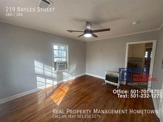Photo - 219 Bayles St