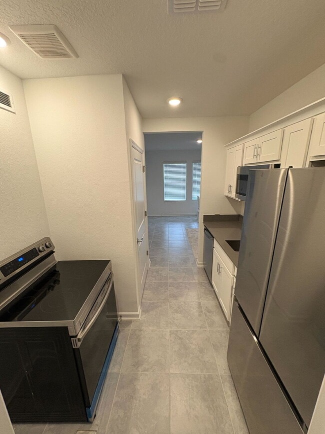 Photo - "Cozy 1-Bedroom Retreat in Clermont – Your Perfect Home Awaits on Shavasana Road!" Unit B