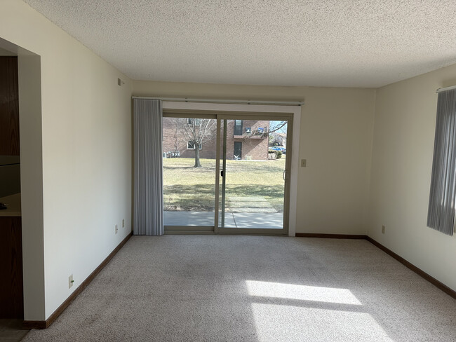 2-Bed S - Williamsburg Apartments