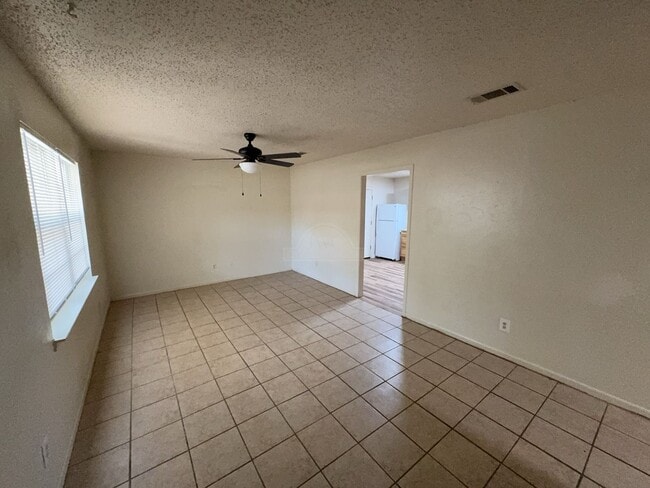 Photo - 304 N 6th St