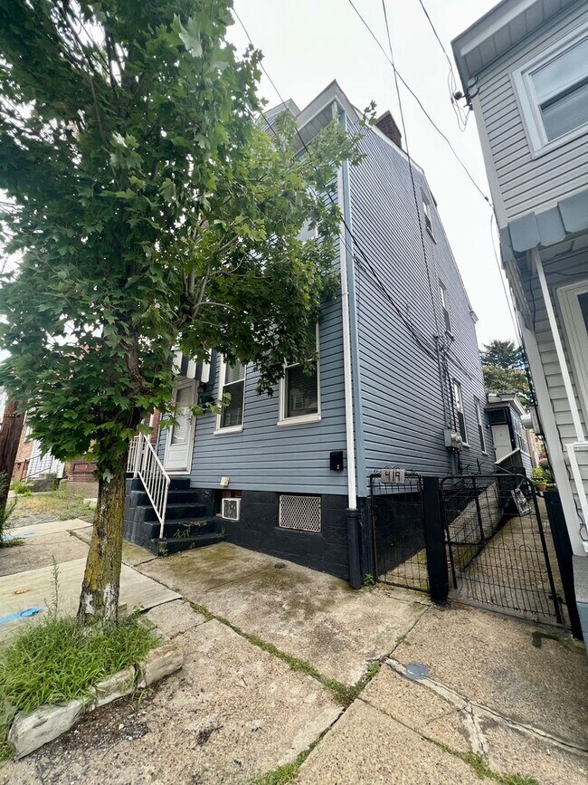 Photo - 419 Taylor St Unit Upper