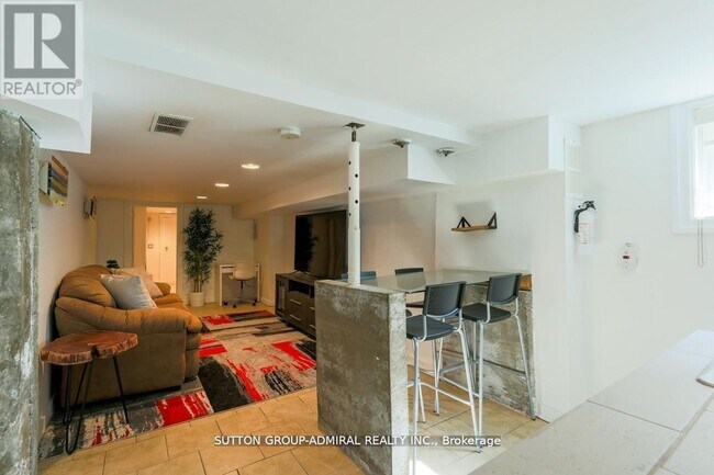 Photo - 70 Carlaw Ave