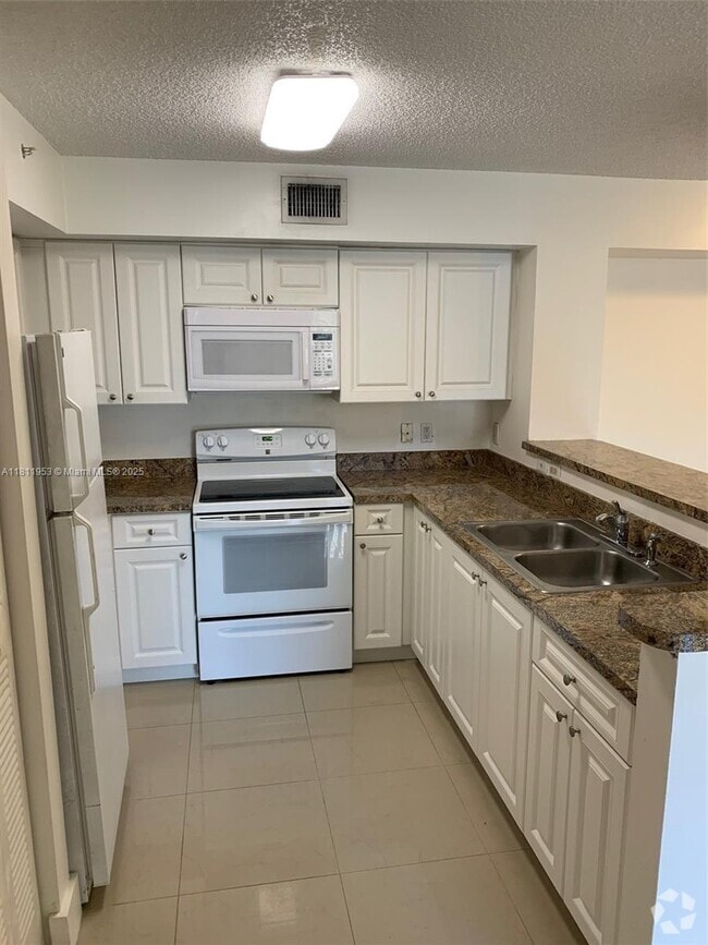 Building Photo - 5825 W 25th Ct Unit 211 Rental