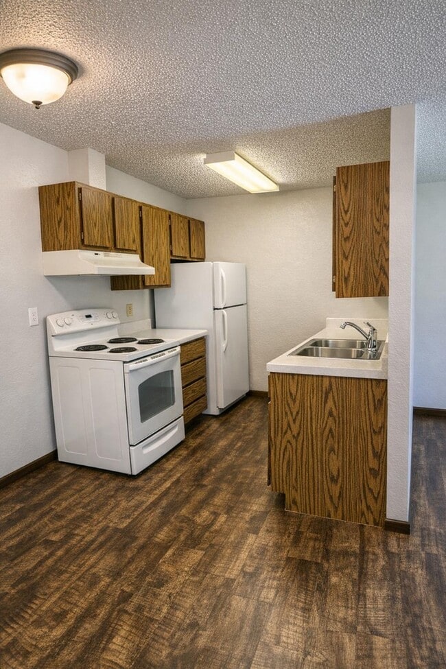 Photo - 551 Lakeview Rd