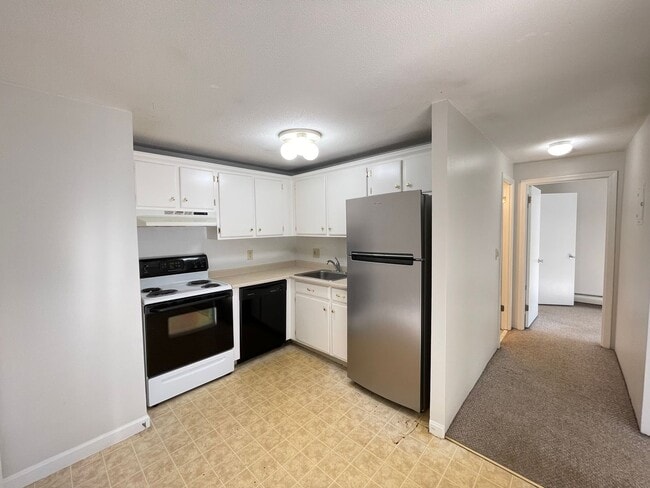 Building Photo - 80 English Village Rd Unit L 301