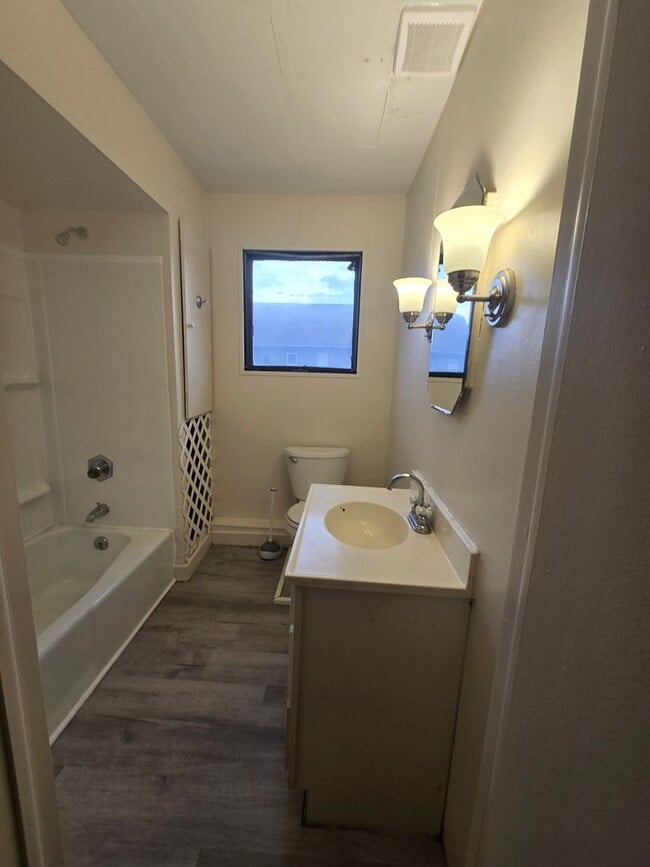 Photo - Large 3br house!