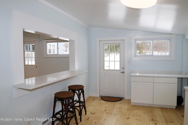 Photo - 7217 Albany Post Rd