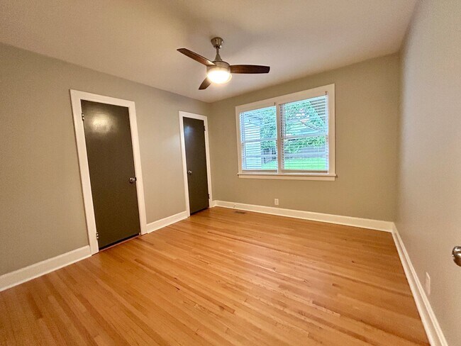 Photo - 247 Graeme Dr