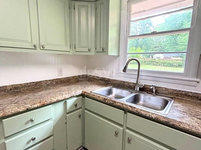 Photo - 1104 Garland Dr