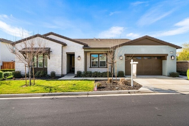 Building Photo - GORGEOUS 3300 Sqft Single Story 4 Bed 3.5 Bath House in Brentwood