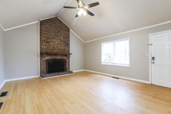 Photo - 6540 Akins Way