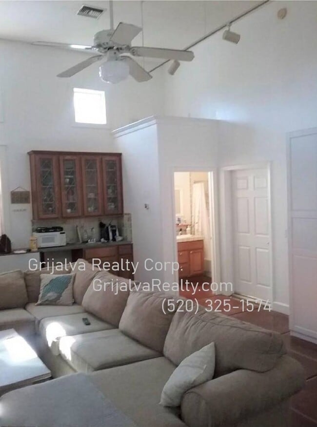 Photo - 1070 E Miles St Unidad 03