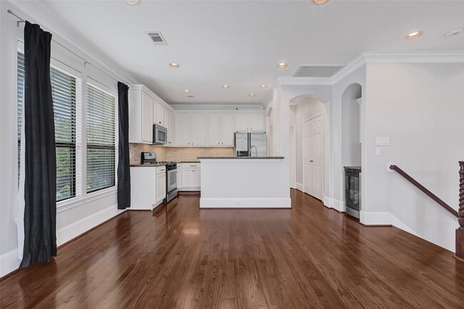 Photo - 1320 Studer St