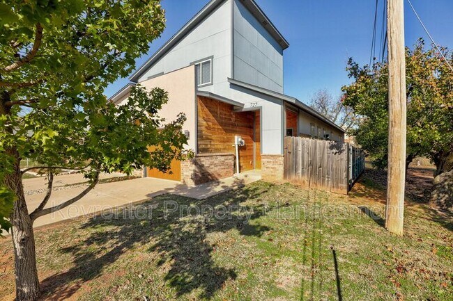 Photo - 727 NE 5th St