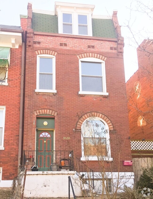 Building Photo - 3 Bed, 2 Full Bath! Renovated and Updated! Rental