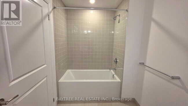 Photo - 3240 William Coltson Ave Unité 1905