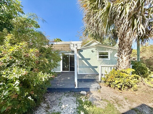 Photo - 713 Smith St