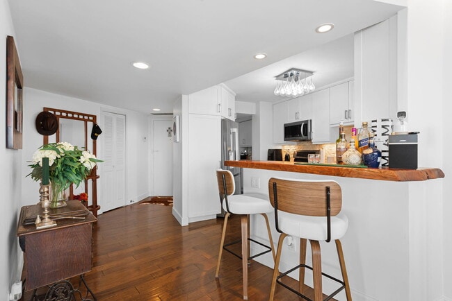 Photo - 3000 Holiday Dr Unit 905