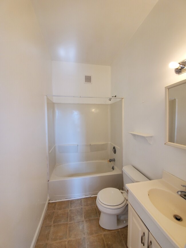 Photo - 143 King George St