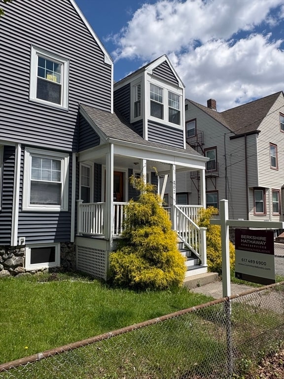 Photo - 202 Robbins St