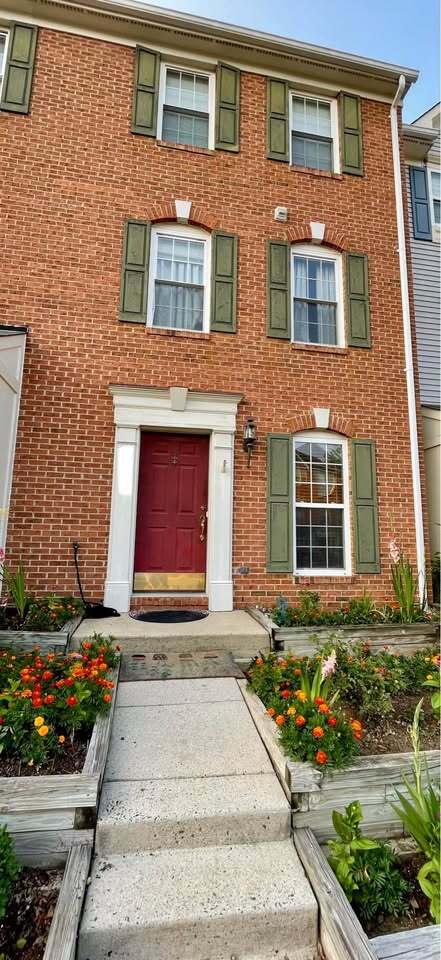 Photo - 43036 Demerrit St