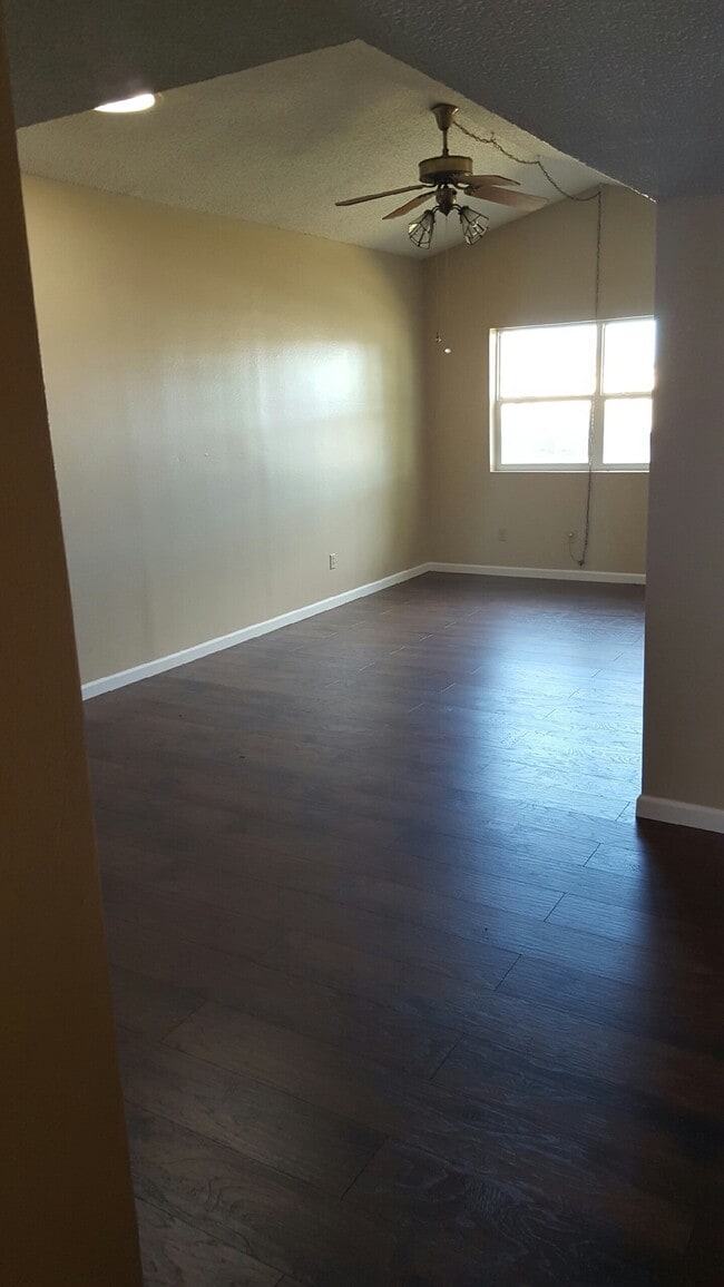 Photo - 5713 Wabash St