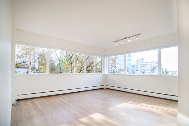 Photo - Stephen Court